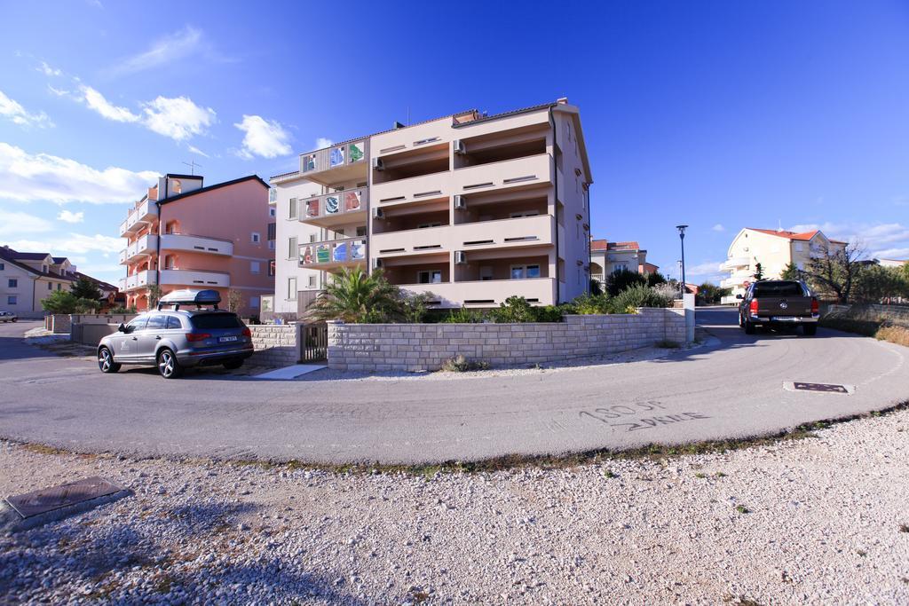 Apartments Miroslav Povljana Extérieur photo