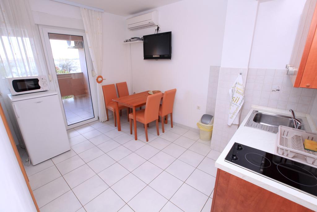 Apartments Miroslav Povljana Extérieur photo