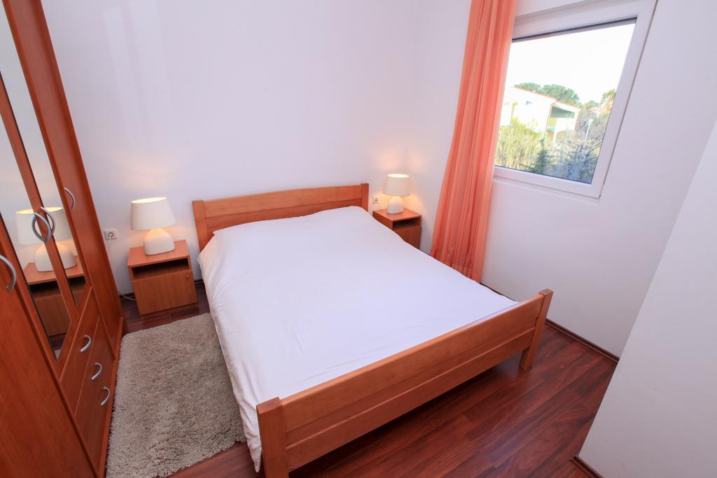 Apartments Miroslav Povljana Extérieur photo