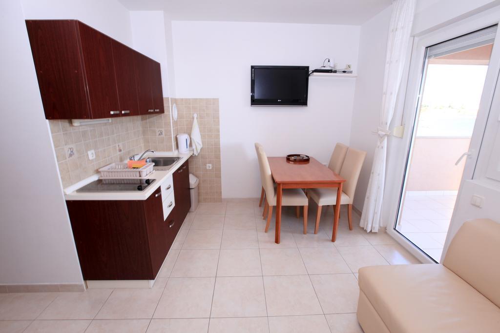 Apartments Miroslav Povljana Extérieur photo