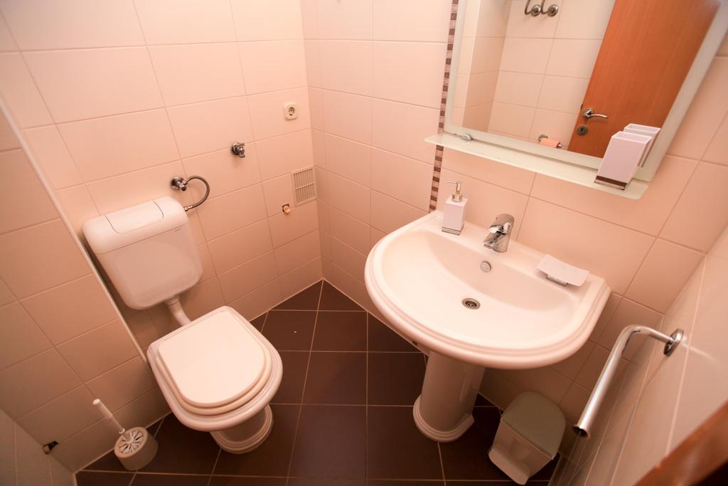 Apartments Miroslav Povljana Extérieur photo
