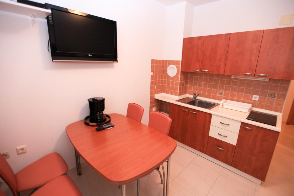 Apartments Miroslav Povljana Extérieur photo