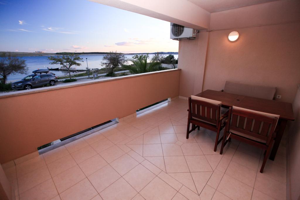Apartments Miroslav Povljana Extérieur photo